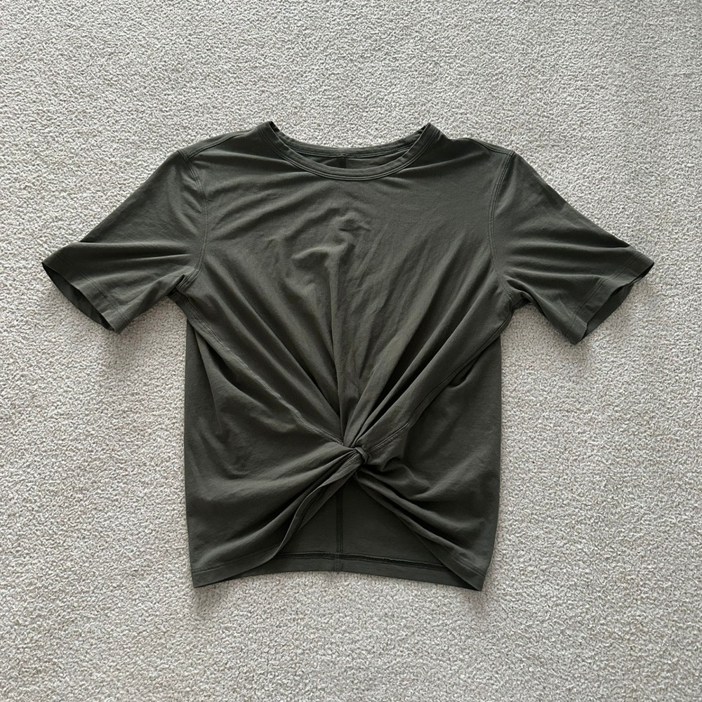 lululemon Women's Short Sleeve Crescent Tshirt size in Dark Olive